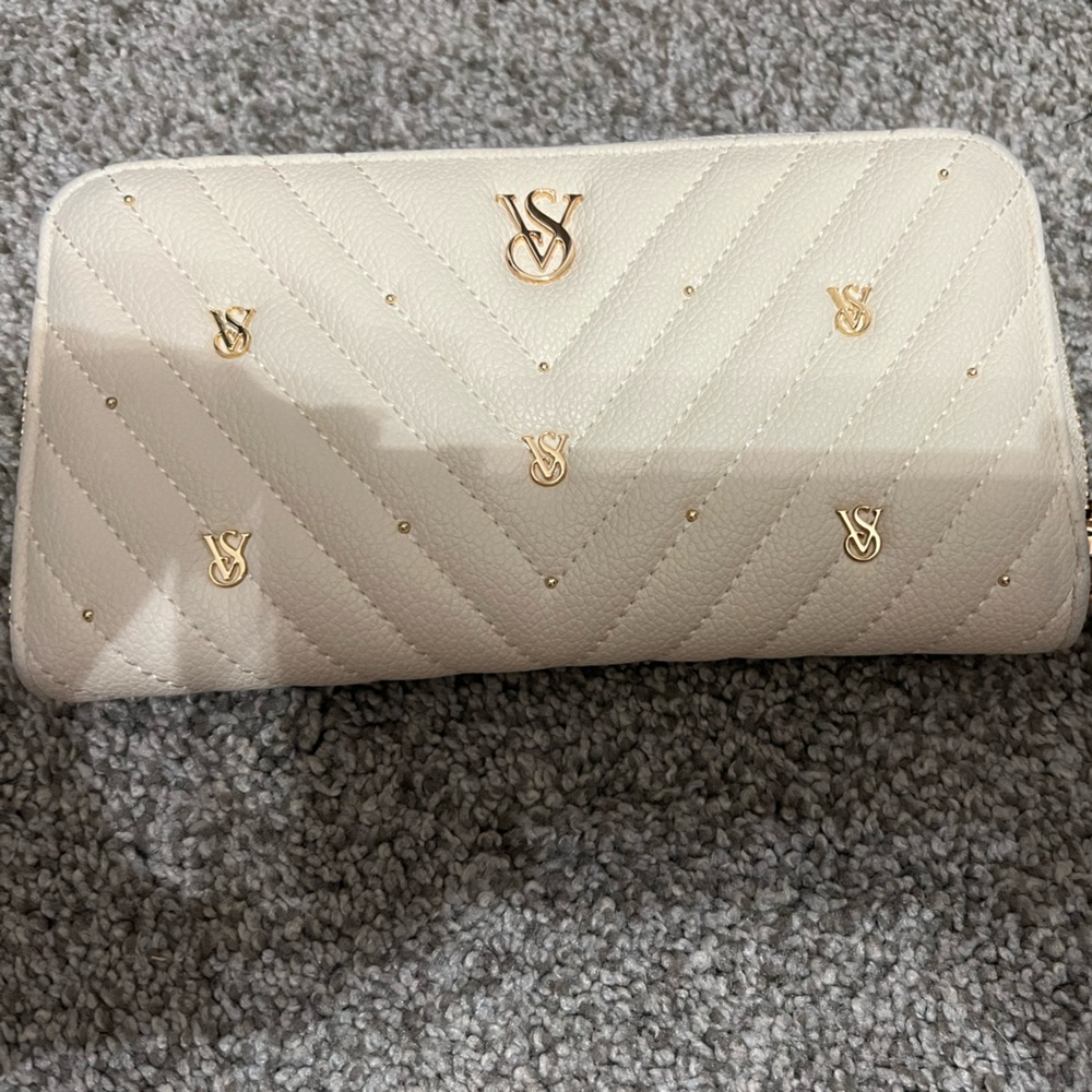 Victoria Secret wallet.  Used one. Excellent collection.